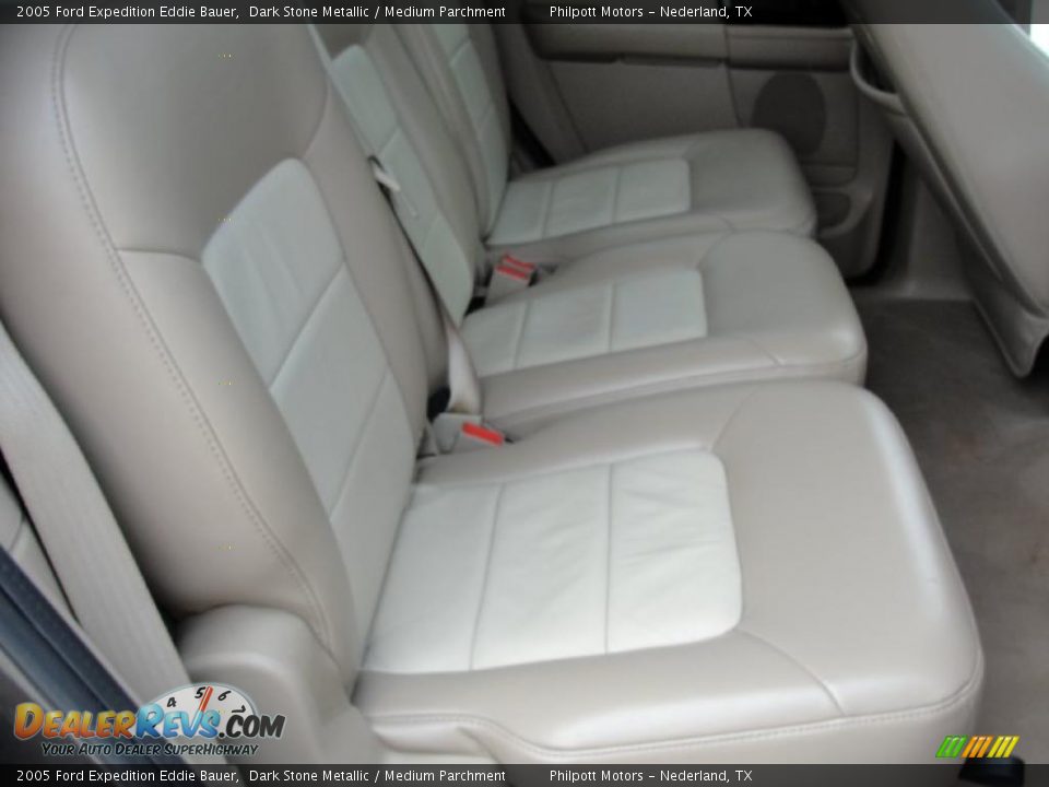 2005 Ford Expedition Eddie Bauer Dark Stone Metallic / Medium Parchment Photo #31