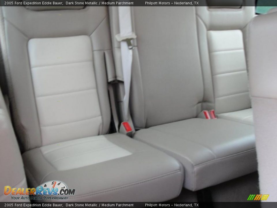 2005 Ford Expedition Eddie Bauer Dark Stone Metallic / Medium Parchment Photo #32