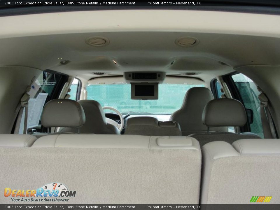 2005 Ford Expedition Eddie Bauer Dark Stone Metallic / Medium Parchment Photo #34