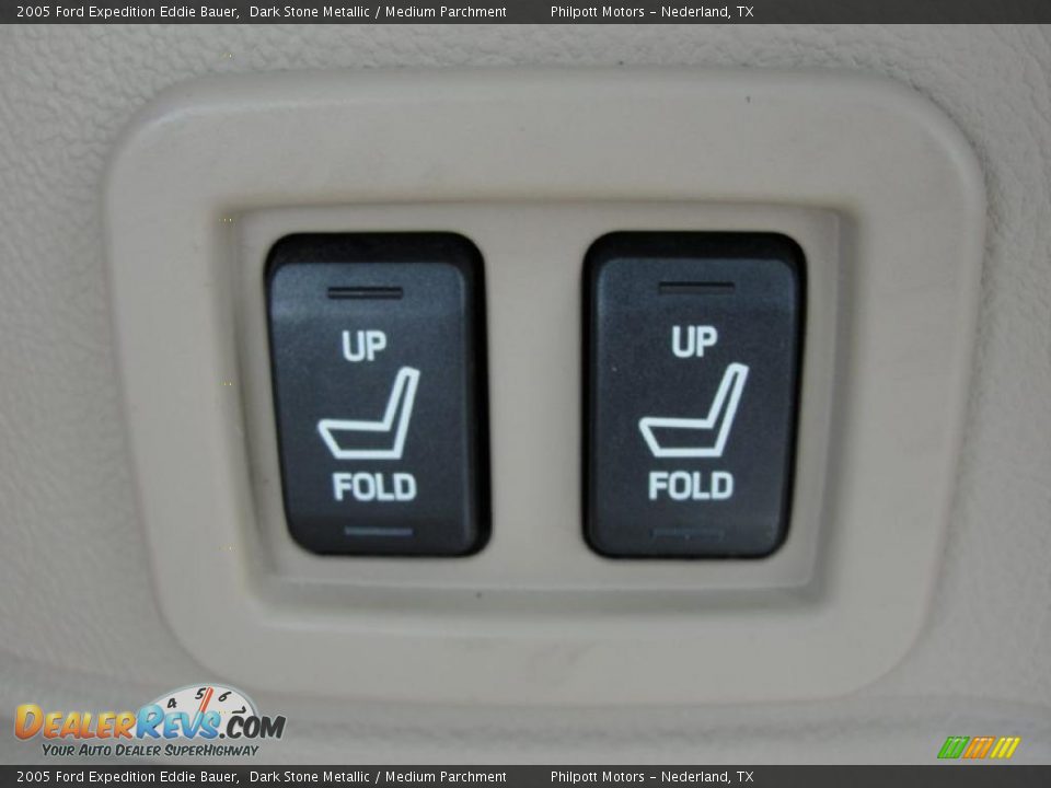 2005 Ford Expedition Eddie Bauer Dark Stone Metallic / Medium Parchment Photo #35