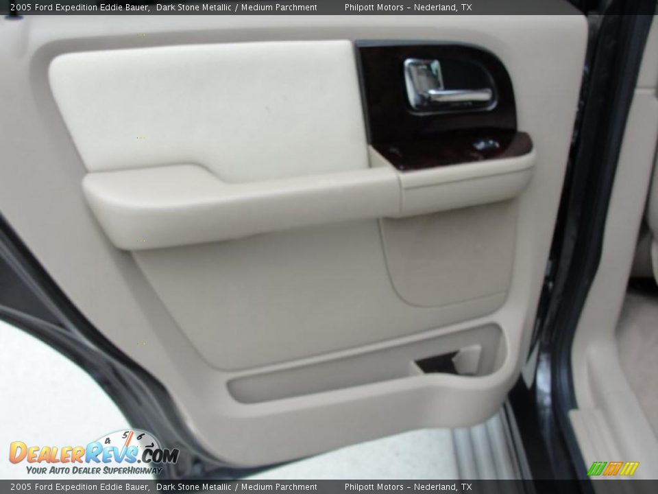 2005 Ford Expedition Eddie Bauer Dark Stone Metallic / Medium Parchment Photo #36