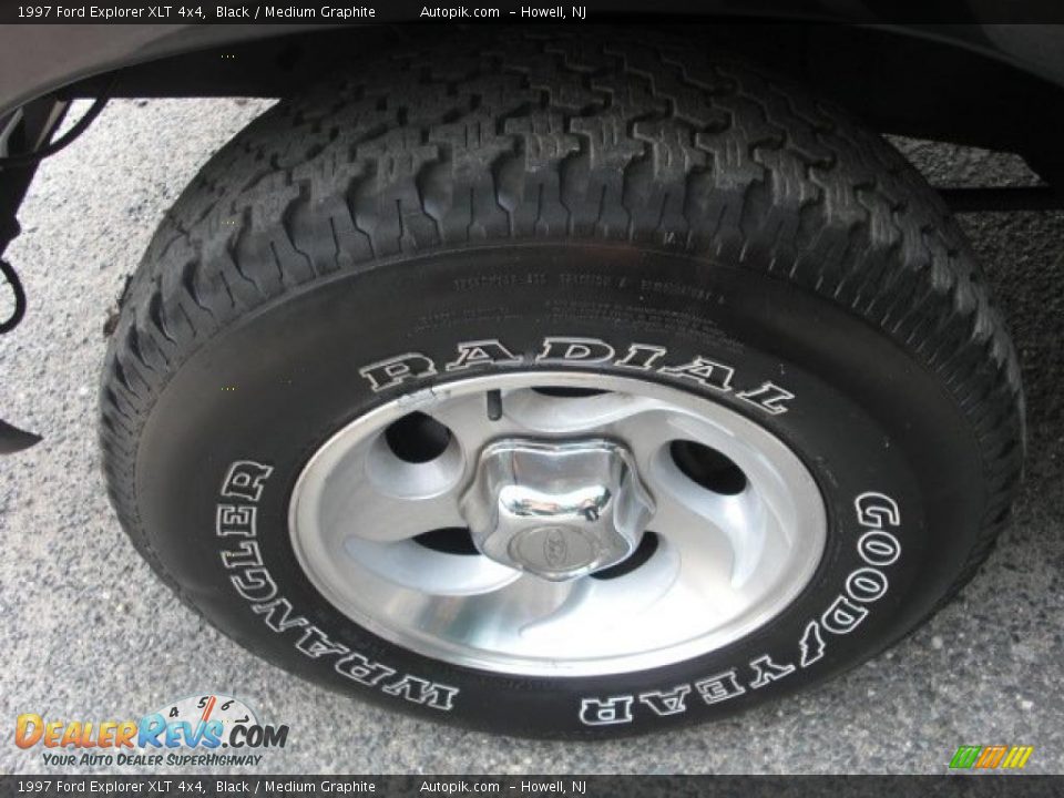 1997 Ford Explorer XLT 4x4 Black / Medium Graphite Photo #17