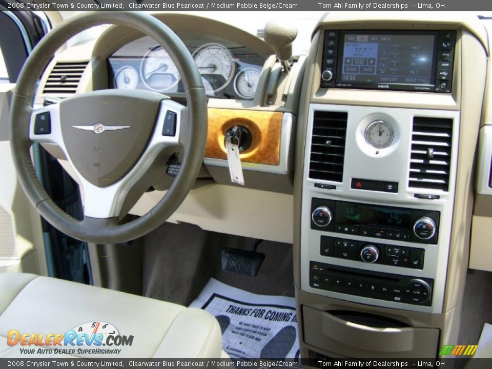 2008 Chrysler Town & Country Limited Clearwater Blue Pearlcoat / Medium Pebble Beige/Cream Photo #19