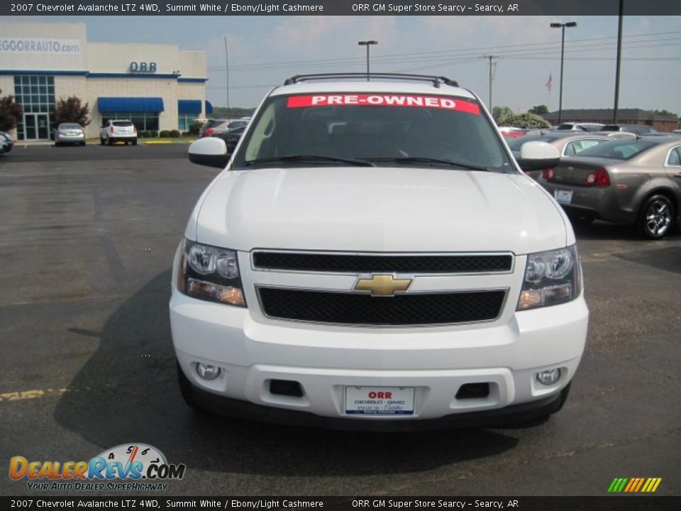 2007 Chevrolet Avalanche LTZ 4WD Summit White / Ebony/Light Cashmere Photo #2