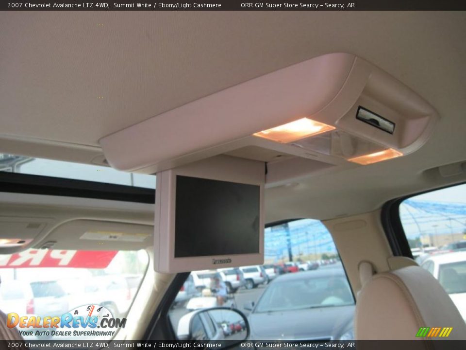 2007 Chevrolet Avalanche LTZ 4WD Summit White / Ebony/Light Cashmere Photo #3
