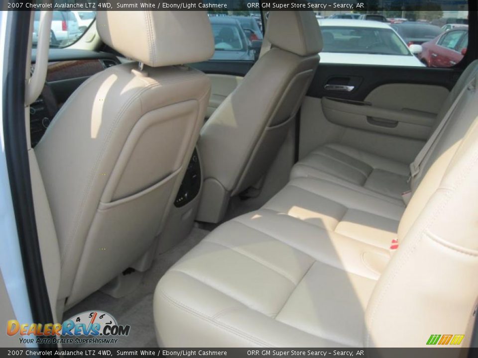 2007 Chevrolet Avalanche LTZ 4WD Summit White / Ebony/Light Cashmere Photo #4