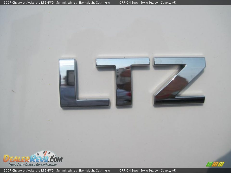 2007 Chevrolet Avalanche LTZ 4WD Summit White / Ebony/Light Cashmere Photo #5