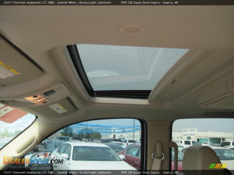 2007 Chevrolet Avalanche LTZ 4WD Summit White / Ebony/Light Cashmere Photo #7
