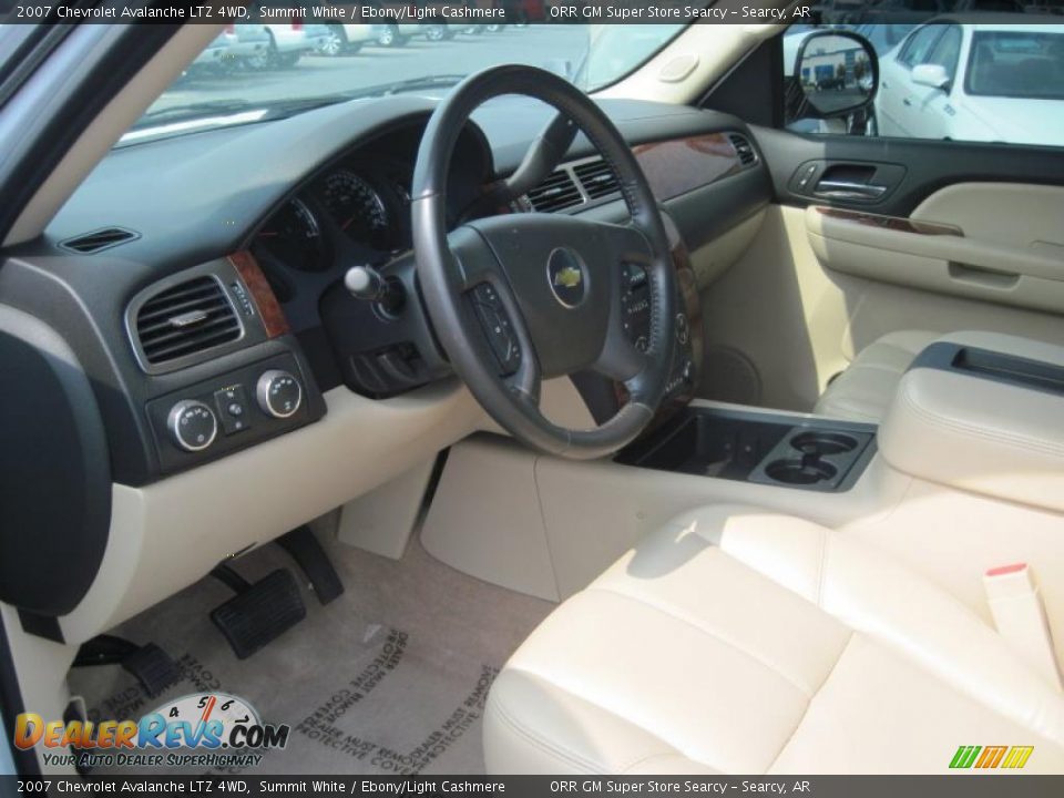 2007 Chevrolet Avalanche LTZ 4WD Summit White / Ebony/Light Cashmere Photo #8