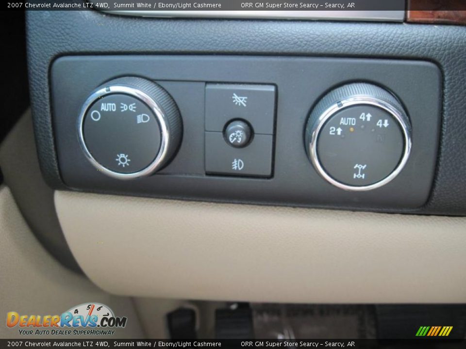 2007 Chevrolet Avalanche LTZ 4WD Summit White / Ebony/Light Cashmere Photo #11