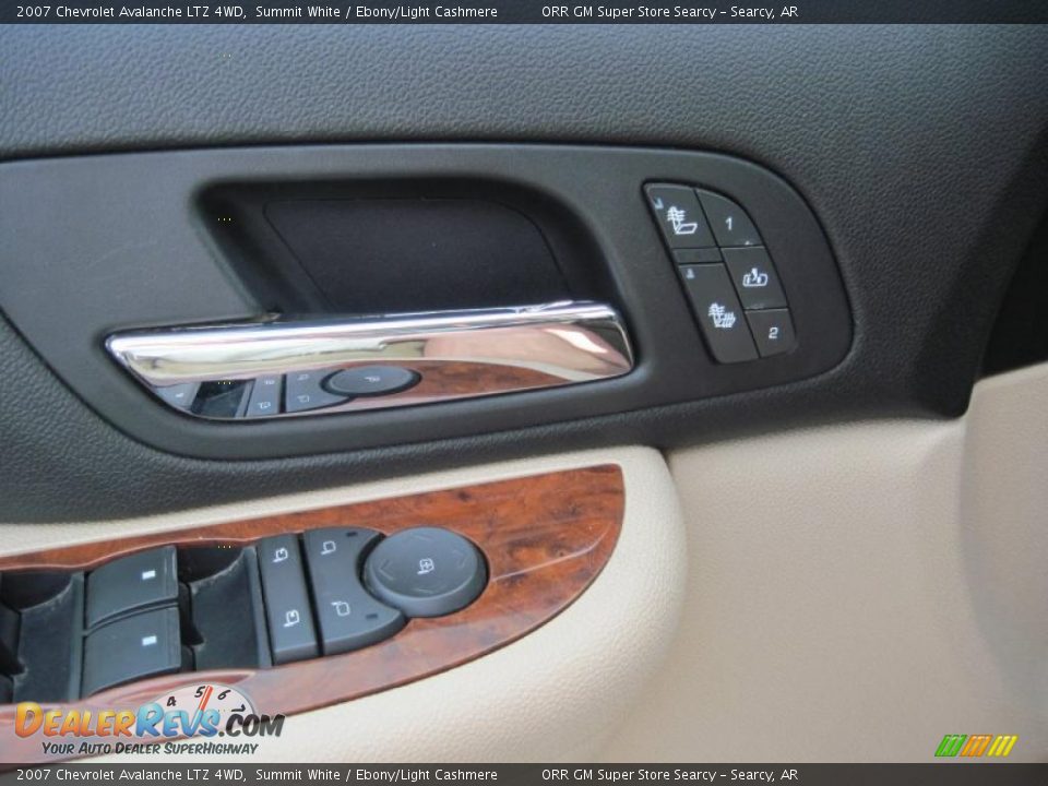 2007 Chevrolet Avalanche LTZ 4WD Summit White / Ebony/Light Cashmere Photo #12