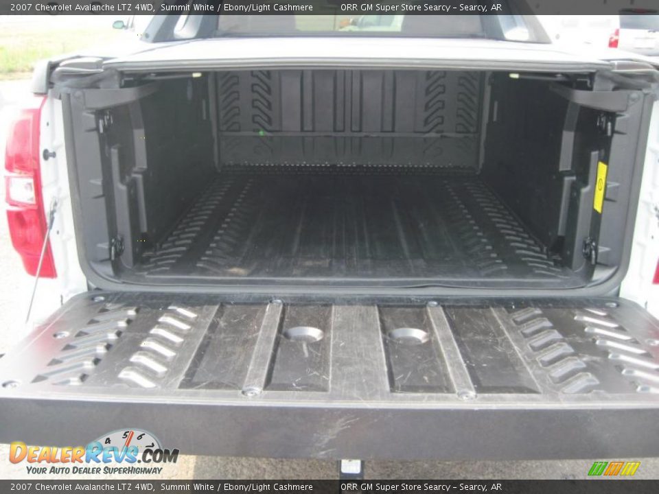 2007 Chevrolet Avalanche LTZ 4WD Summit White / Ebony/Light Cashmere Photo #15