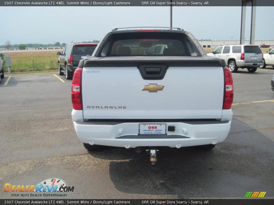 2007 Chevrolet Avalanche LTZ 4WD Summit White / Ebony/Light Cashmere Photo #16