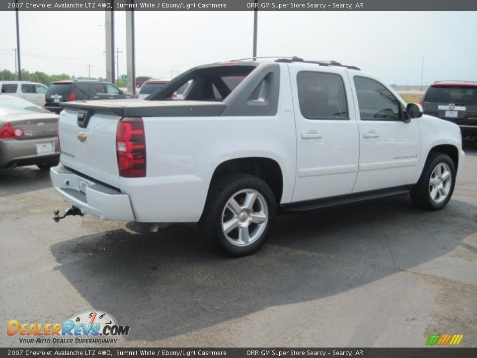 2007 Chevrolet Avalanche LTZ 4WD Summit White / Ebony/Light Cashmere Photo #17