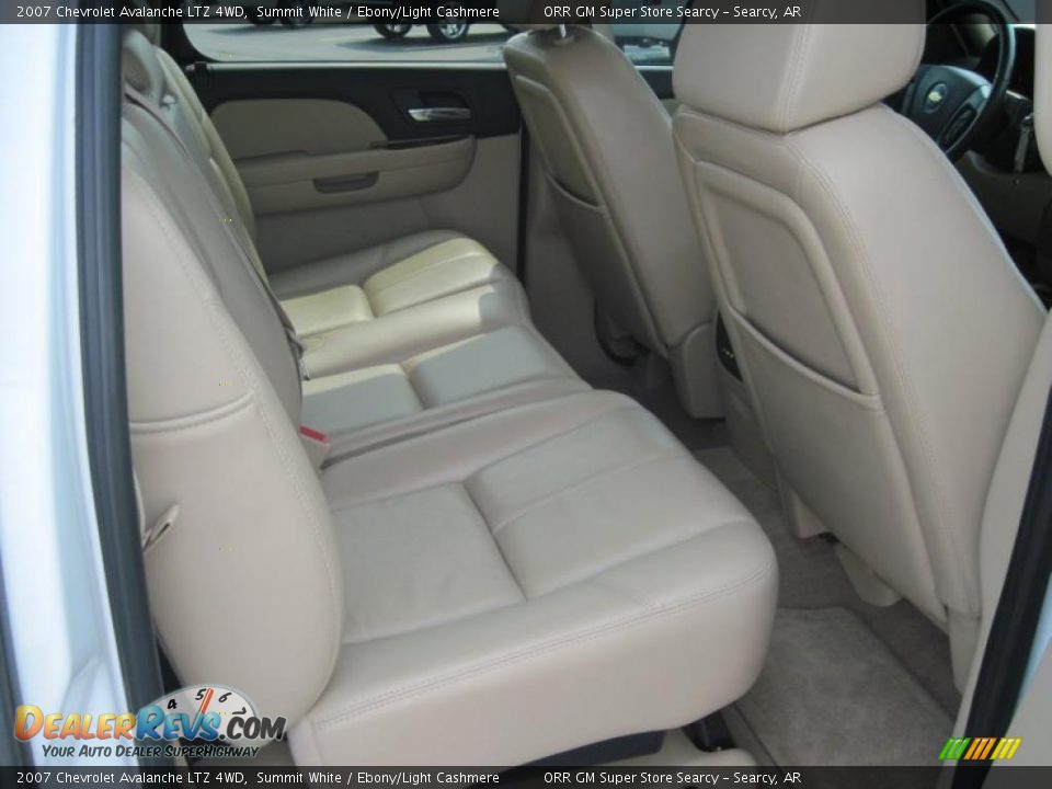 2007 Chevrolet Avalanche LTZ 4WD Summit White / Ebony/Light Cashmere Photo #18