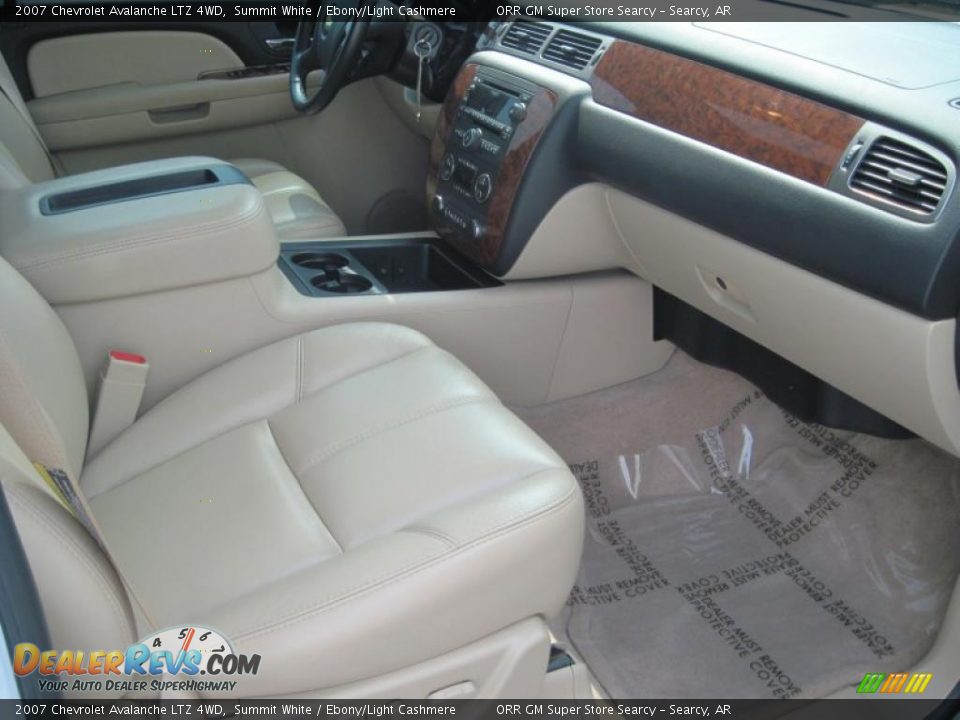 2007 Chevrolet Avalanche LTZ 4WD Summit White / Ebony/Light Cashmere Photo #19