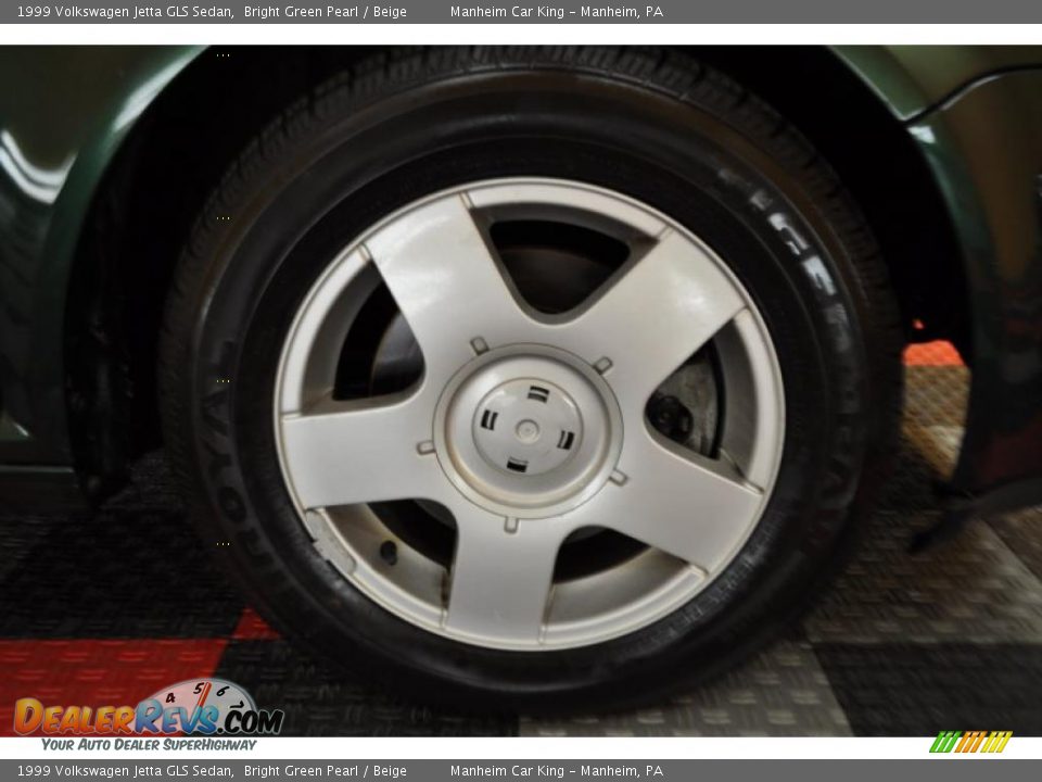 1999 Volkswagen Jetta GLS Sedan Bright Green Pearl / Beige Photo #17