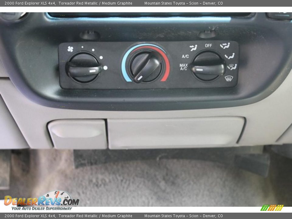 2000 Ford Explorer XLS 4x4 Toreador Red Metallic / Medium Graphite Photo #17