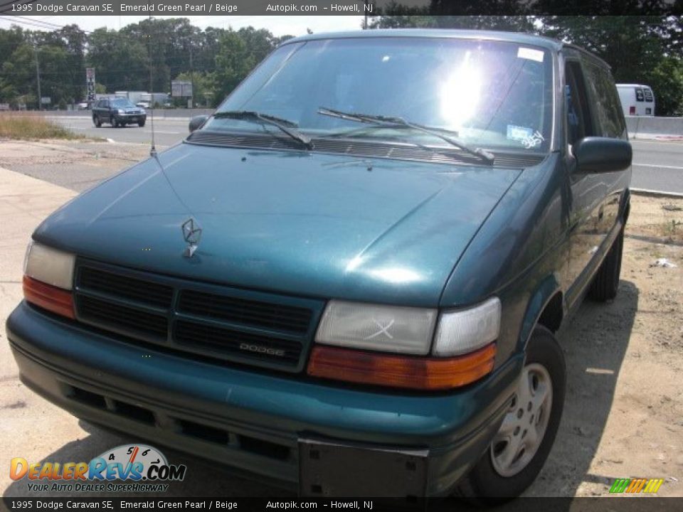1995 Dodge Caravan SE Emerald Green Pearl / Beige Photo #3