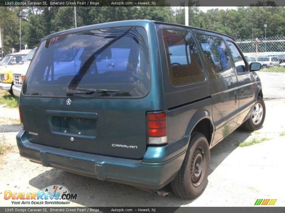 1995 Dodge Caravan SE Emerald Green Pearl / Beige Photo #5
