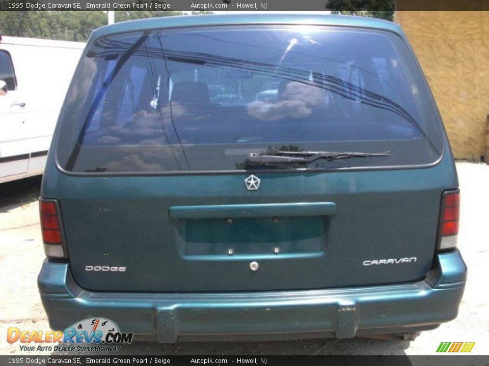 1995 Dodge Caravan SE Emerald Green Pearl / Beige Photo #6