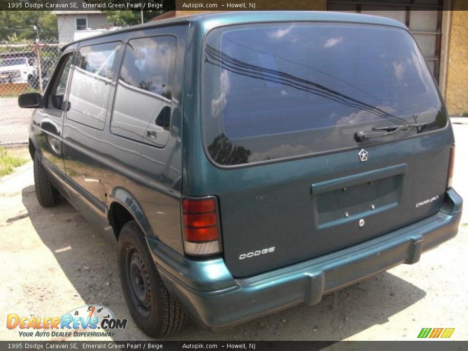 1995 Dodge Caravan SE Emerald Green Pearl / Beige Photo #7