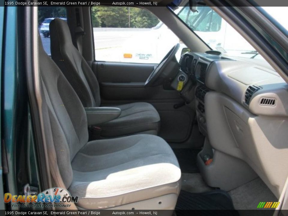 1995 Dodge Caravan SE Emerald Green Pearl / Beige Photo #10