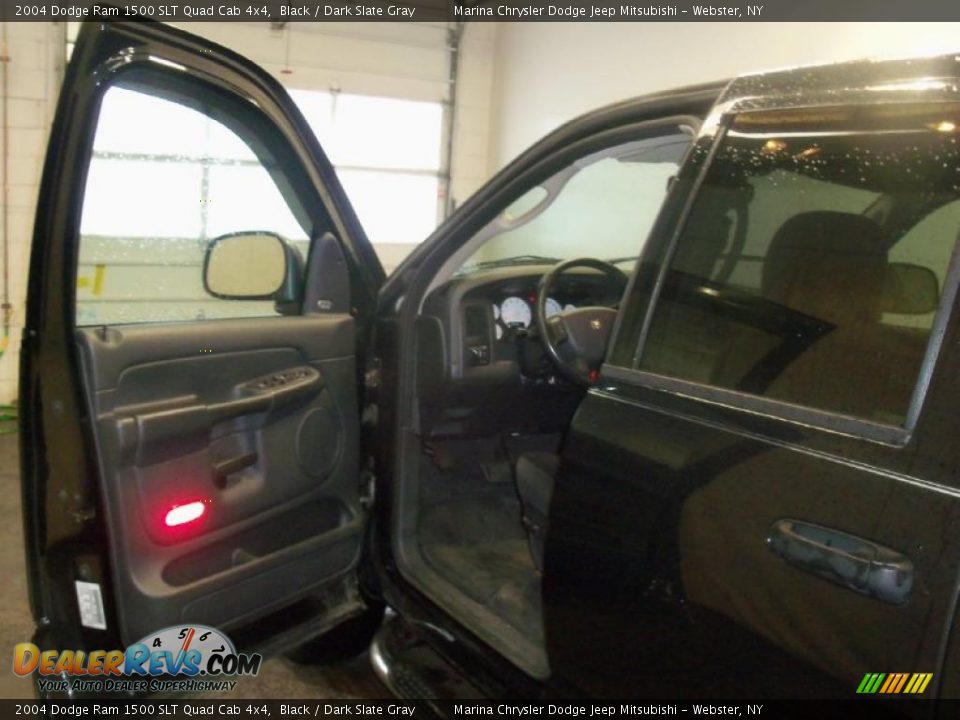 2004 Dodge Ram 1500 SLT Quad Cab 4x4 Black / Dark Slate Gray Photo #16