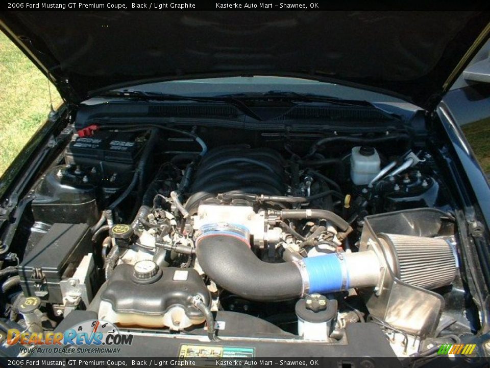 2006 Ford Mustang GT Premium Coupe Black / Light Graphite Photo #12