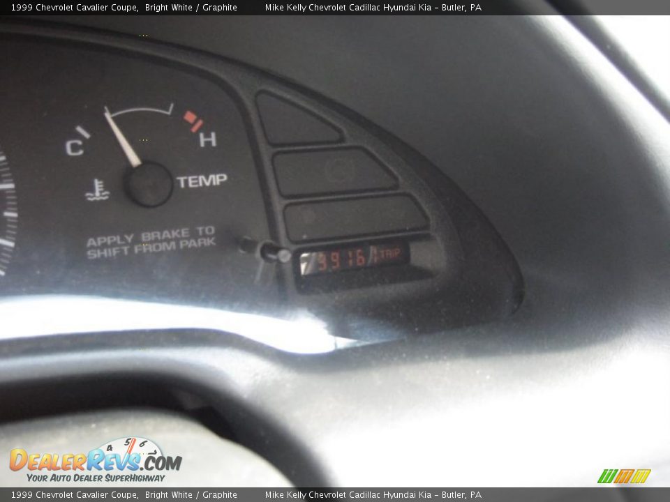 1999 Chevrolet Cavalier Coupe Bright White / Graphite Photo #8