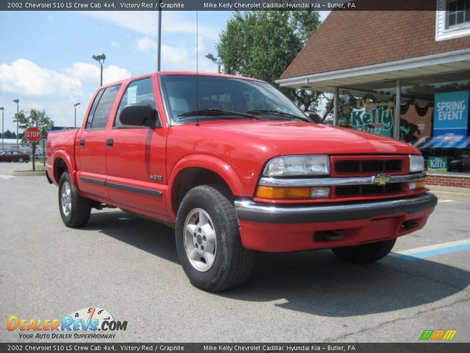 2002 Chevrolet S10 LS Crew Cab 4x4 Victory Red / Graphite Photo #1