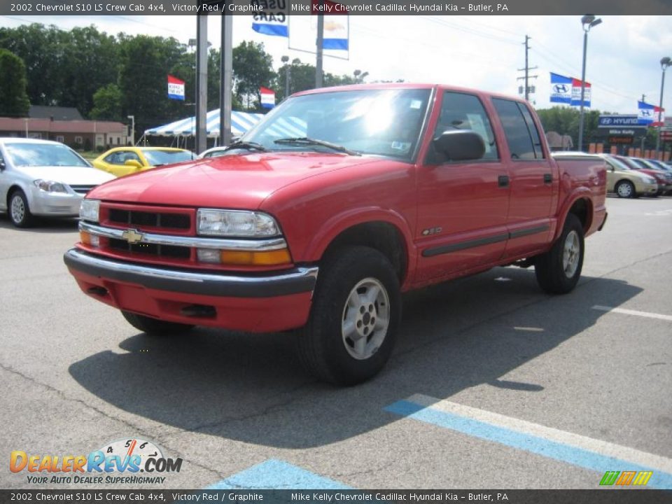 2002 Chevrolet S10 LS Crew Cab 4x4 Victory Red / Graphite Photo #2