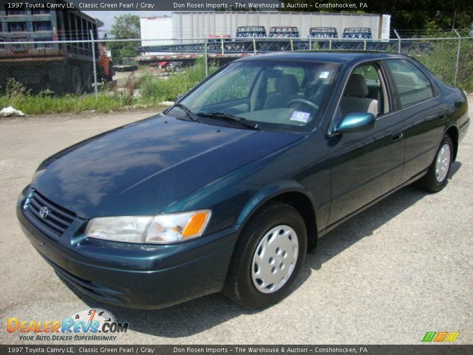 1997 Toyota Camry LE Classic Green Pearl / Gray Photo #2