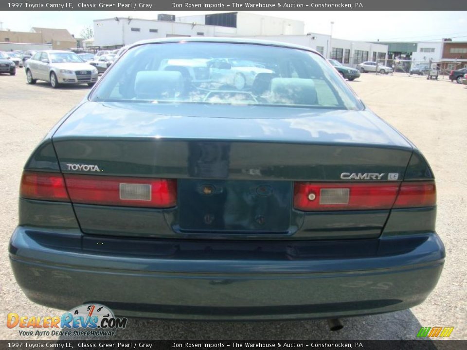 1997 Toyota Camry LE Classic Green Pearl / Gray Photo #9