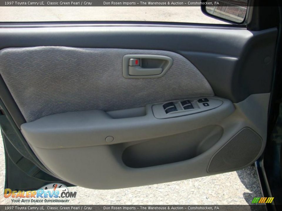 1997 Toyota Camry LE Classic Green Pearl / Gray Photo #14