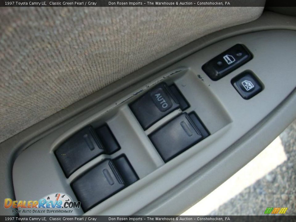 1997 Toyota Camry LE Classic Green Pearl / Gray Photo #15