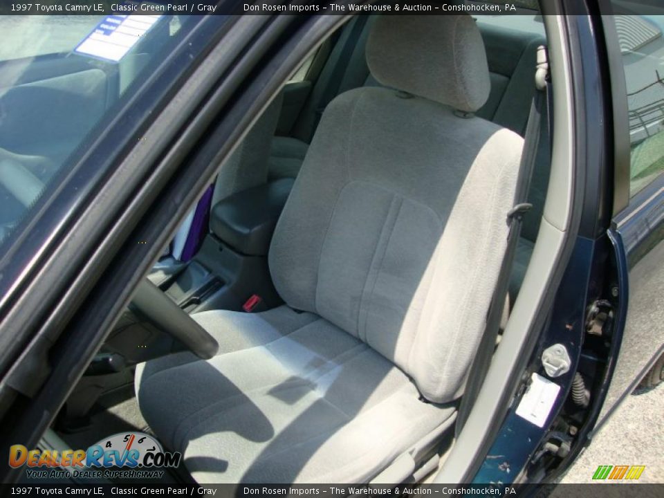 1997 Toyota Camry LE Classic Green Pearl / Gray Photo #17