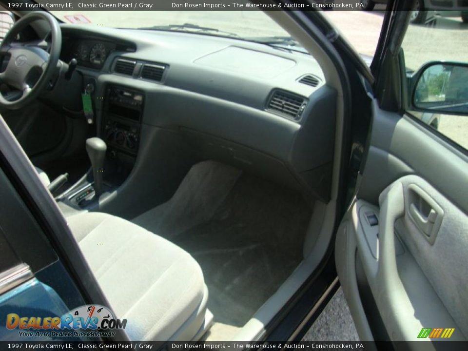 1997 Toyota Camry LE Classic Green Pearl / Gray Photo #18