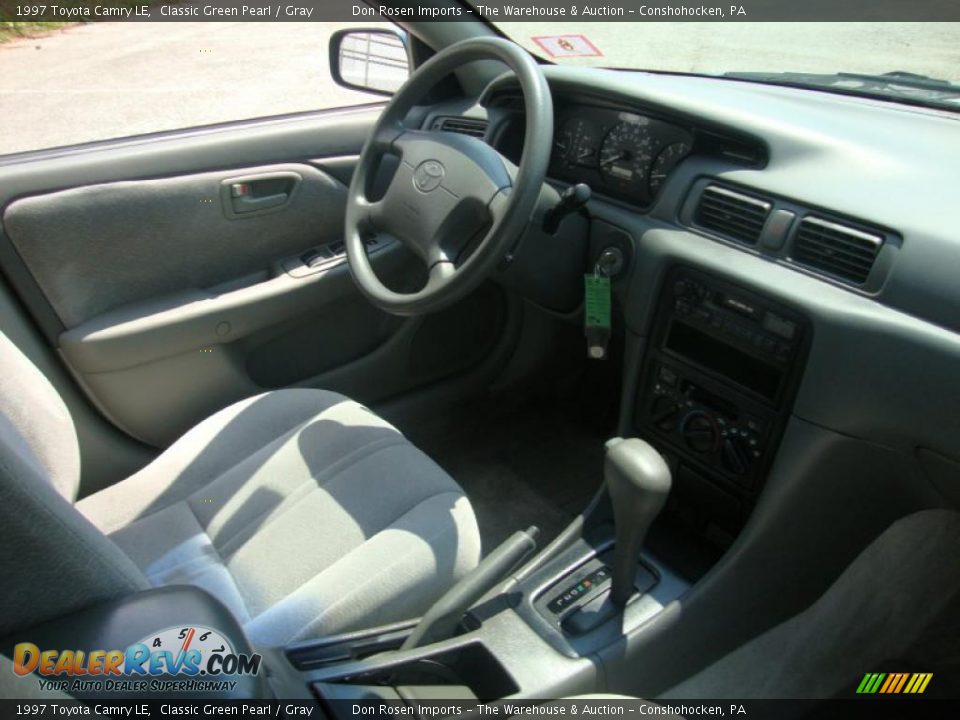 1997 Toyota Camry LE Classic Green Pearl / Gray Photo #19