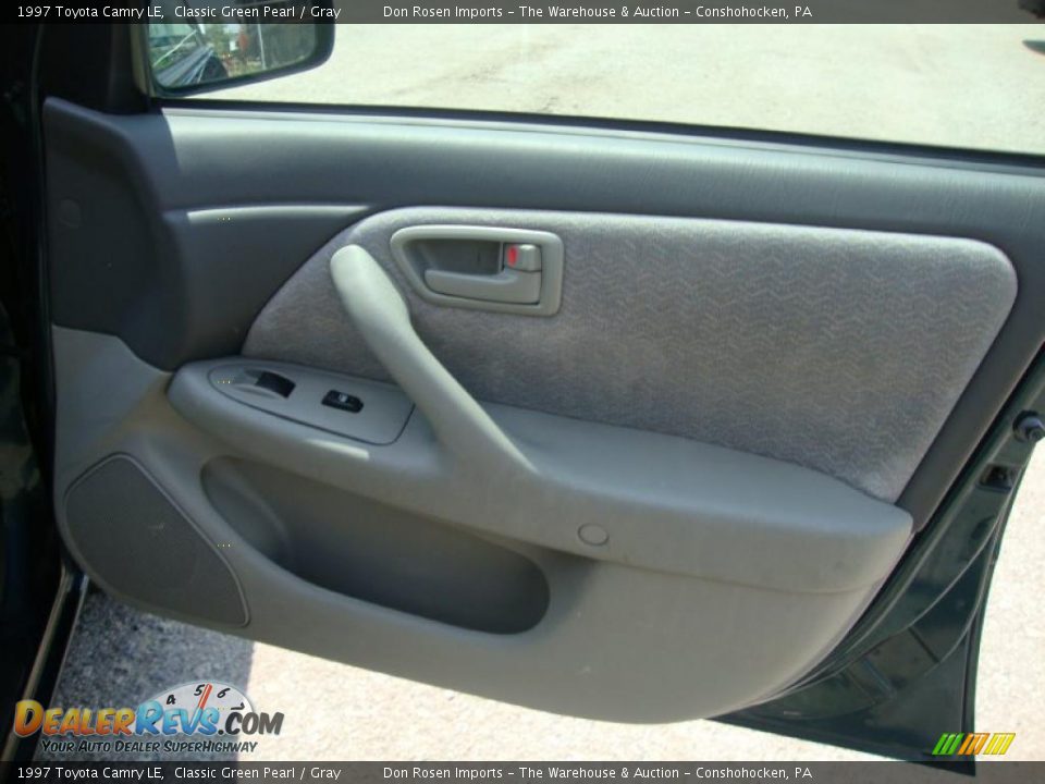 1997 Toyota Camry LE Classic Green Pearl / Gray Photo #21