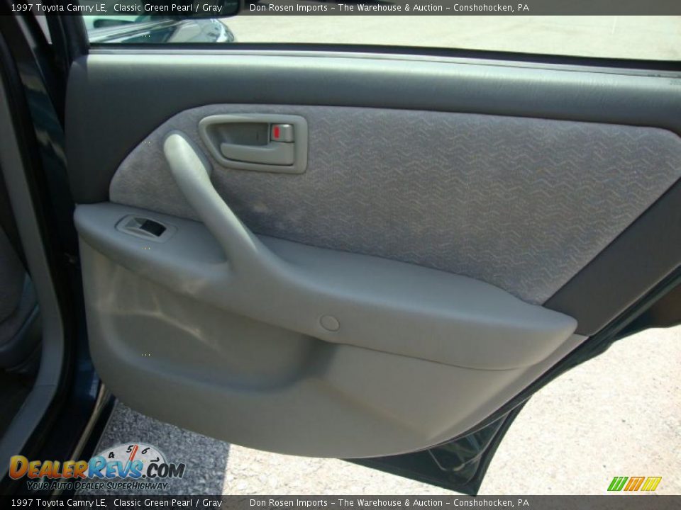 1997 Toyota Camry LE Classic Green Pearl / Gray Photo #23