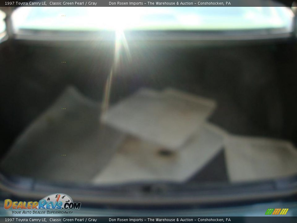 1997 Toyota Camry LE Classic Green Pearl / Gray Photo #24