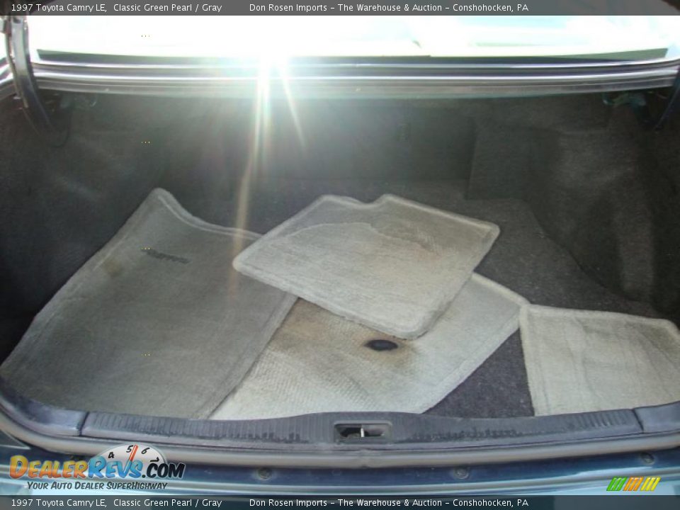 1997 Toyota Camry LE Classic Green Pearl / Gray Photo #25
