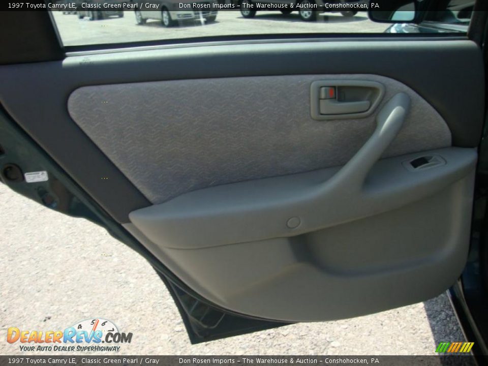 1997 Toyota Camry LE Classic Green Pearl / Gray Photo #27