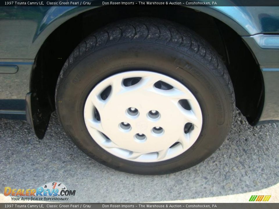 1997 Toyota Camry LE Classic Green Pearl / Gray Photo #30