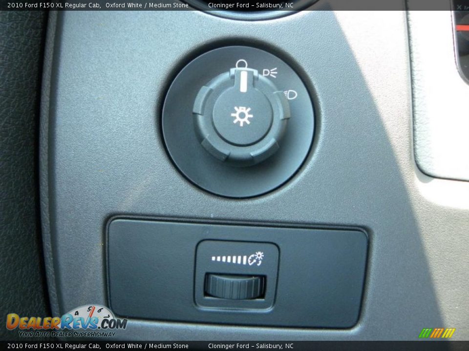 2010 Ford F150 XL Regular Cab Oxford White / Medium Stone Photo #18