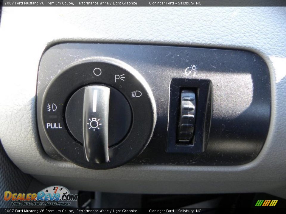 2007 Ford Mustang V6 Premium Coupe Performance White / Light Graphite Photo #21