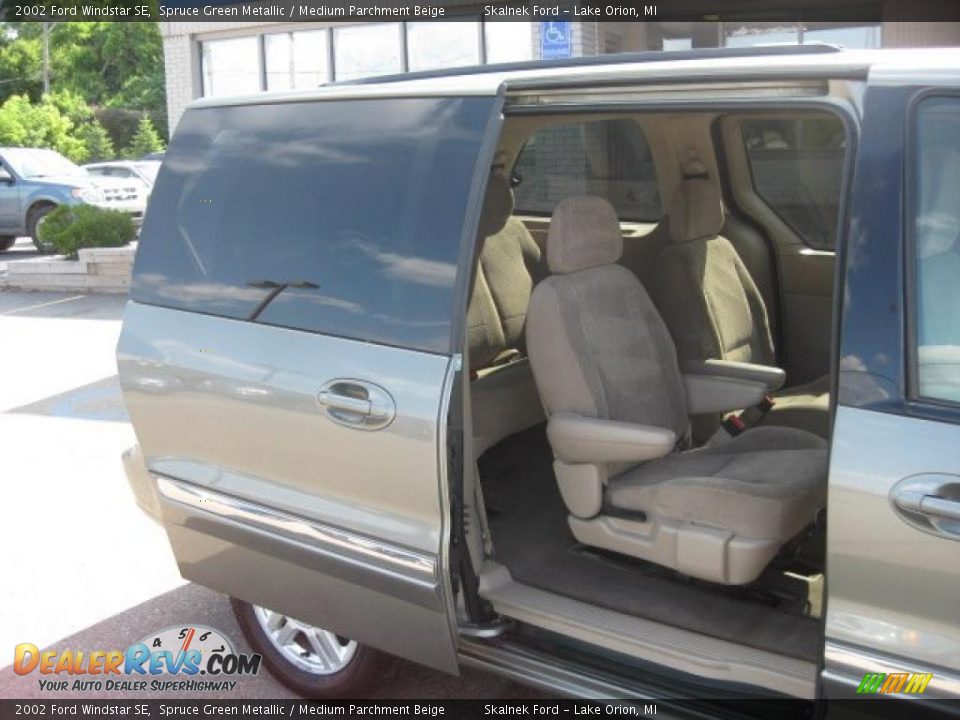 2002 Ford Windstar SE Spruce Green Metallic / Medium Parchment Beige Photo #16