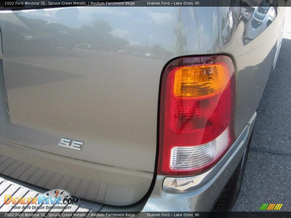 2002 Ford Windstar SE Spruce Green Metallic / Medium Parchment Beige Photo #17