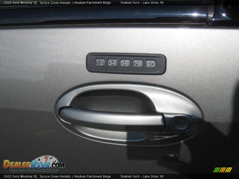 2002 Ford Windstar SE Spruce Green Metallic / Medium Parchment Beige Photo #19